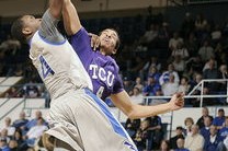 爱游戏-东部排名紧咬多支球队竞争前六席位，2021东部前八名是哪支球队